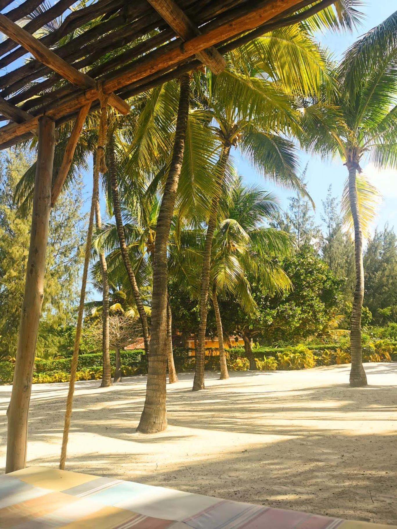 Kinondo Zumzum Beach House B&B 외부 사진